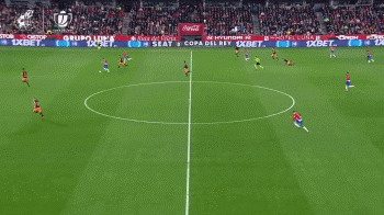 NBA-湖人胜老鹰 詹姆斯单臂爆扣